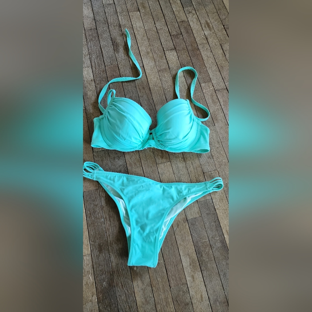 VS Bikini 34 C top M Bottoms
